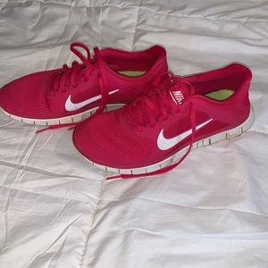 NIKE PINK RUNNING SHOES